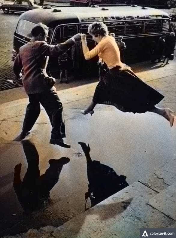 Jiriveselyphoto's tweet photo. Klasické černobílé fotografie v barvě. Kolorováno zcela automaticky na https://t.co/xehIvl6NKS
#colorizeit https://t.co/rAumvRgmUn