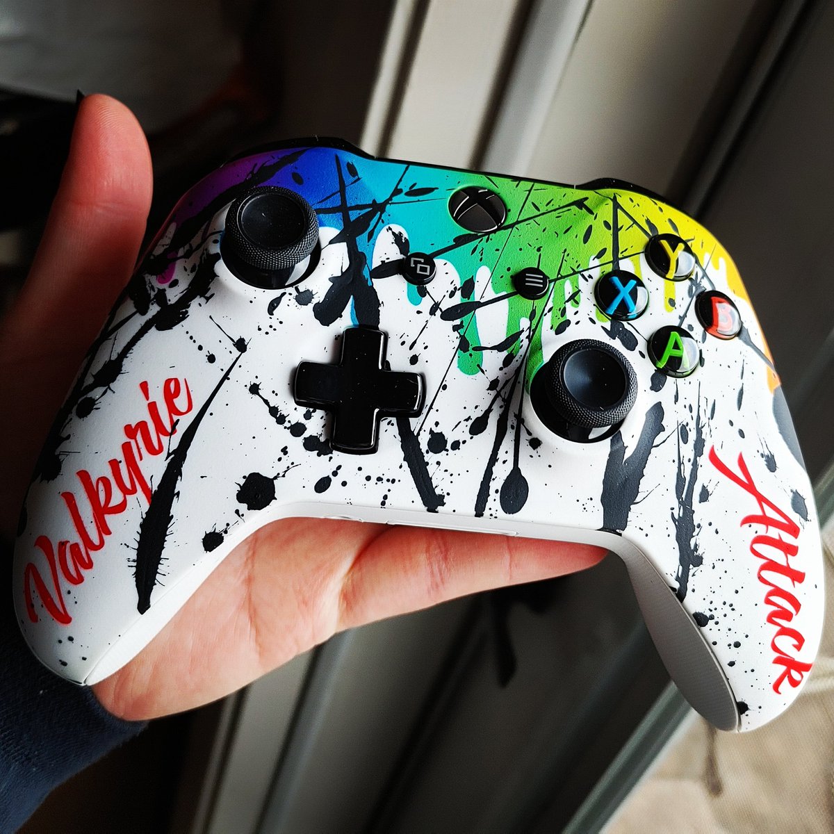 ValkAttack's tweet photo. Got a new controller!!! AH!!!! I'M SO EXCITED TO PLAY NOW!!!! @ControllerChaos #letsplay #Xbox https://t.co/c1JCgH62hl