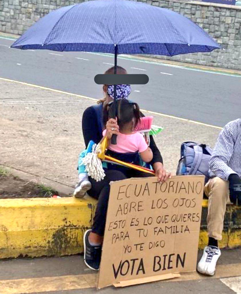 rabascallcarlos's tweet photo. La crisis bancaria de 1999, cuyos autores han gobernado con @Lenin ocasionó que millones de ecuatorianos se vayan del país y caigan en la miseria. Hoy, esos mismos personajes usan la desesperación de la gente para sacar réditos electorales y mantener las políticas de exclusión. https://t.co/kR2Cenqecm