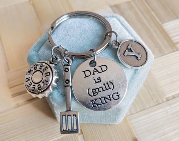 PapillionEra's tweet photo. Dad keychain, Fathers Day https://t.co/hVKxCuw9ef via @EtsySocial #torontostyle #shoplocal #Dadkeychain #keyringformen https://t.co/PPIKRFewJD