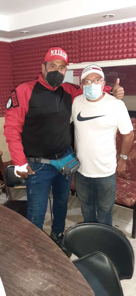 MRIDCH2's tweet photo. Hoy 30 Marz *Así va la Cosa* por Brillante 103.9.Con @eostoojeda Estuvo nuestro Vice Presidente #MRIDCH. Sección Bolívar. Salvador Acosta @NicolasMaduro @GobJustoNoguera @PartidoPSUV @dcabellor @angosturaweb
@todopolitica1 @ConElMazoDando https://t.co/goO7slbxxo
