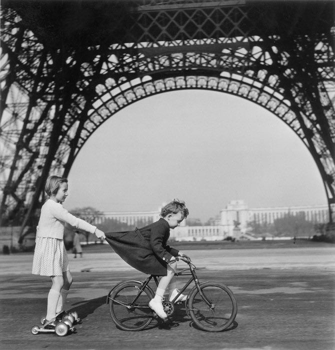 SP_inworld's tweet photo. Robert Doisneau
Paris - France 
1943 

#robertdoisneau #paris #france #streetphotography https://t.co/WbdUEroAzb