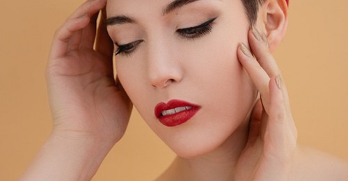 to all my #yyj friends. Here's a chance to help a young lady really jumpstart her career. Yes she's my daughter but she's really really good.  You get one free vote and I'd be so thankful if you'd help Anne-Marie with the contest. 
ultstylist.com/2021/anne-marie