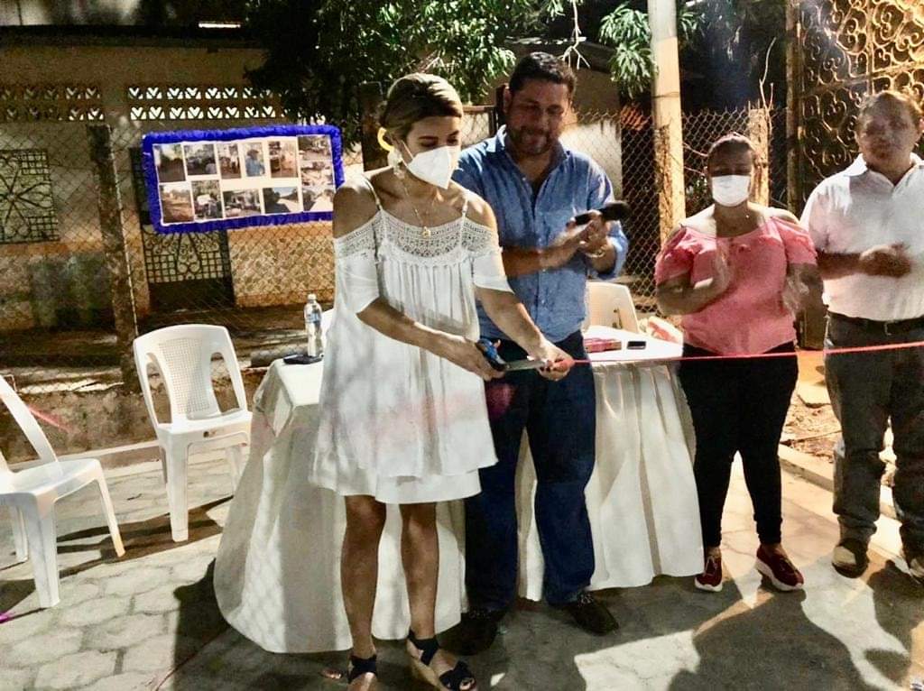ChequelMilla's tweet photo. Vamos a sacar todos nuestros compromisos y terminaré mi administración como la inicie, haciendo proyectos, gracias a la comunidad de la calle San Judas por el recibimiento en acto simbólico de entrega de su calle.
Gracias  a mi esposa Christina Milla  por siempre estar a mi lado. https://t.co/asGFJRXjcf