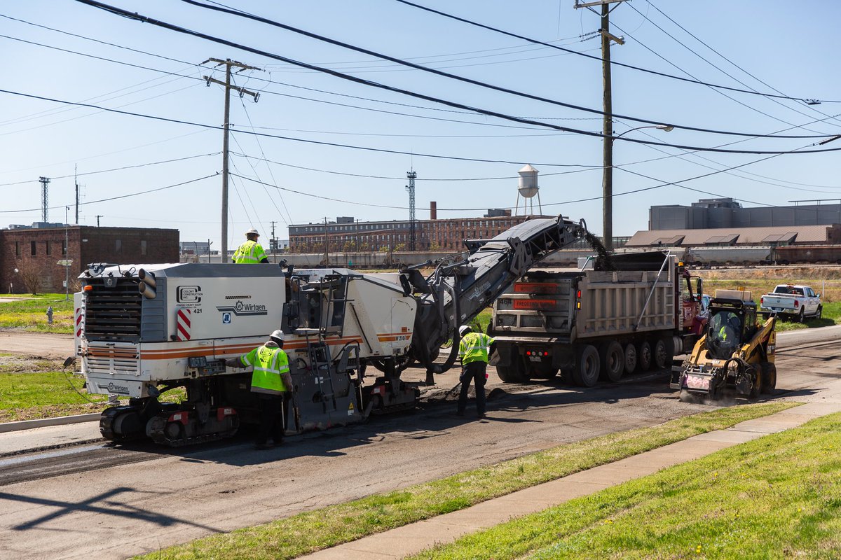 colonypaving's tweet photo. Today is a beautiful day to be milling! https://t.co/VoSfxrBVyn