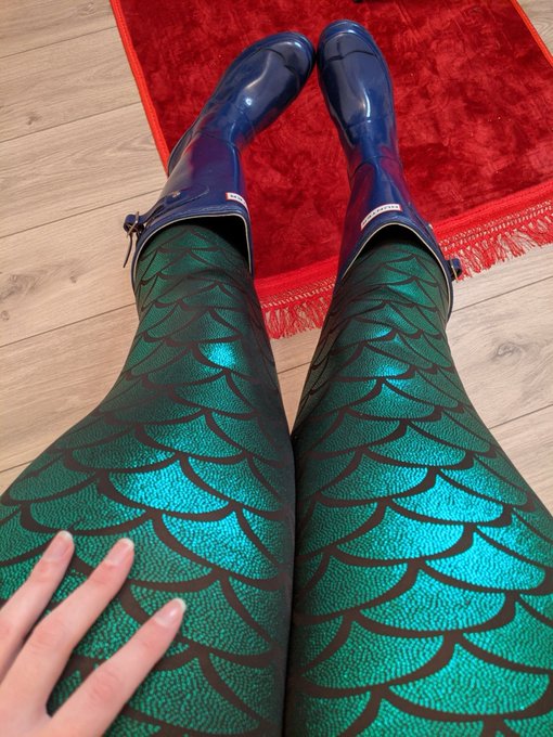 Zara Liore, Rainwear Queen 🇳🇱 - 3 pic. Feeling like a mermaid on #InternationalMermaidDay! 😏😄💖 #boots #bootsaddict #rubber #rubberboots #rubberfetish #pvc #bootfetish #長靴 #catsuit #bodysuit #wetlook #wetlookleggings #wetlookpants #nylon #nylons #nylonfetish #nylonjapan #zentai #zentaifetish #ゼンタイ #全身タイツ https://t.co/aJLa3DsYOf