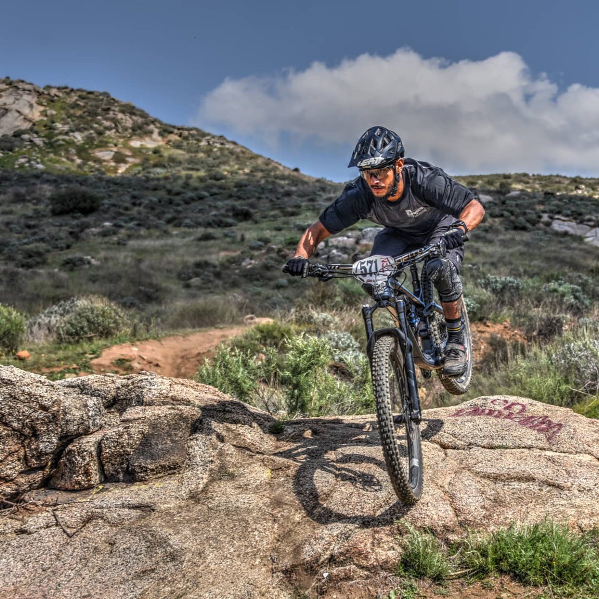 "Rolling into the week. Scored an automatic 1st place in Sport Men 35+ since I was the only one in my class. Great way to start my race season 😂 ⁣"

First is first in our books...

#RideGG

📸 : SoStoked Aerial of @jesse_colis