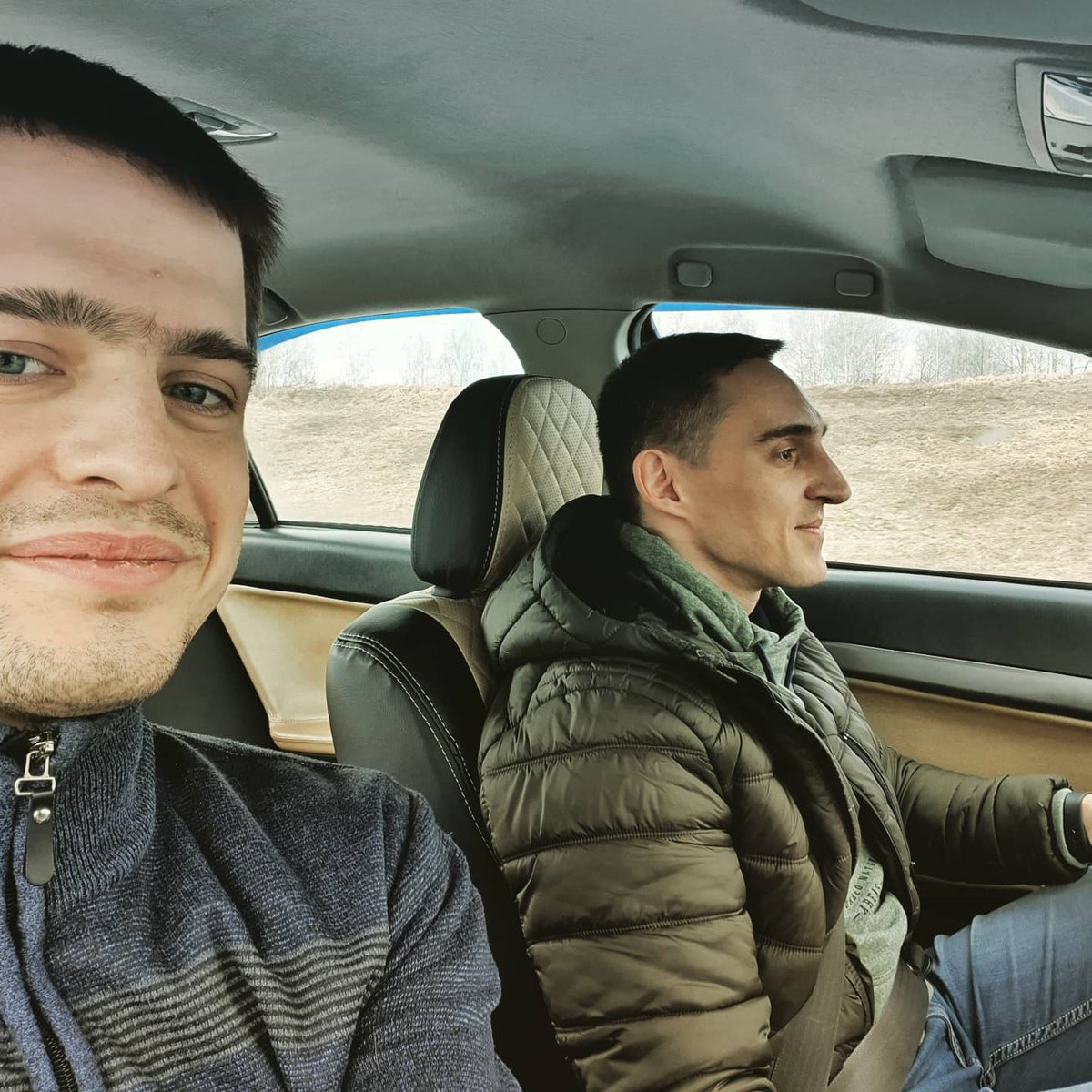 На прошлых выходных был в Брянске. Короткие перелёты (40 мин в один конец) и брянское гостеприимство великолепны! 

Из 24 часов, что я был там, вышло 11 часов безостановочных разговоров с @seregazhuk88. Посмотрев Брянск, я понял почему Серёга такой токсичный:)