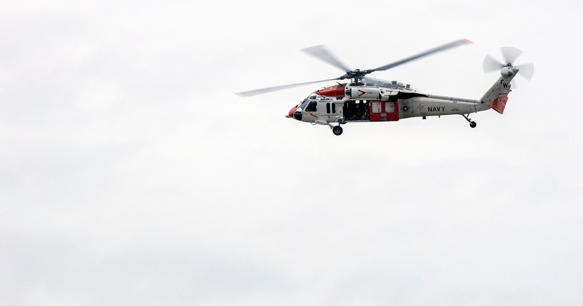 Navy helicopter crew rescues pilot, passenger after small plane crash in Washington state https://t.co/AtSnfIfIAu https://t.co/h1DMt7gXtJ