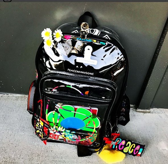 g-dragon is so influential that third and fourth gen idols get artistic cred just for emulating his signature “doodle” style and their stans don’t even realize (thread)