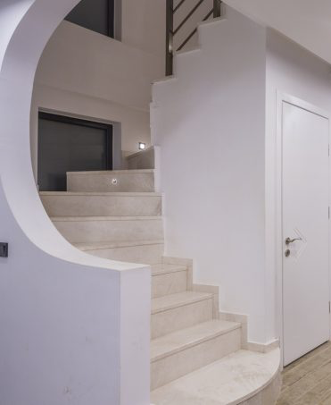 gtorges's tweet photo. Die ist eine Treppe.
Aber nicht irgendeine.
#AttilaHildmann kennt sie.
Er sieht sie heute vermutlich zum letzten Mal. https://t.co/0jER2Fvvef