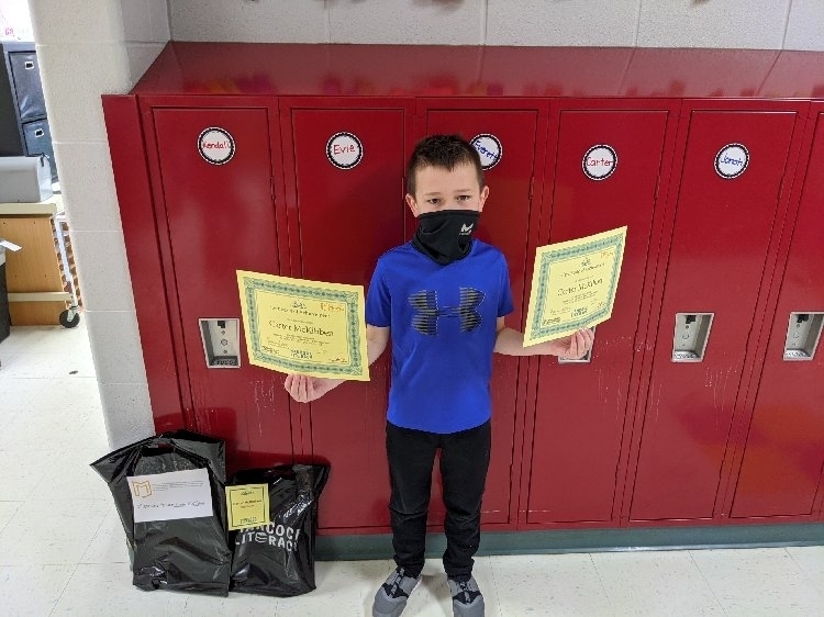 VanBurenElem's tweet photo. Congrats to our Tell-A-Tale winners Carter and Julian in Mrs. Cavera's and Mrs. Parsell's rooms! 

BeABlackKnight https://t.co/8nWXuDZTr4