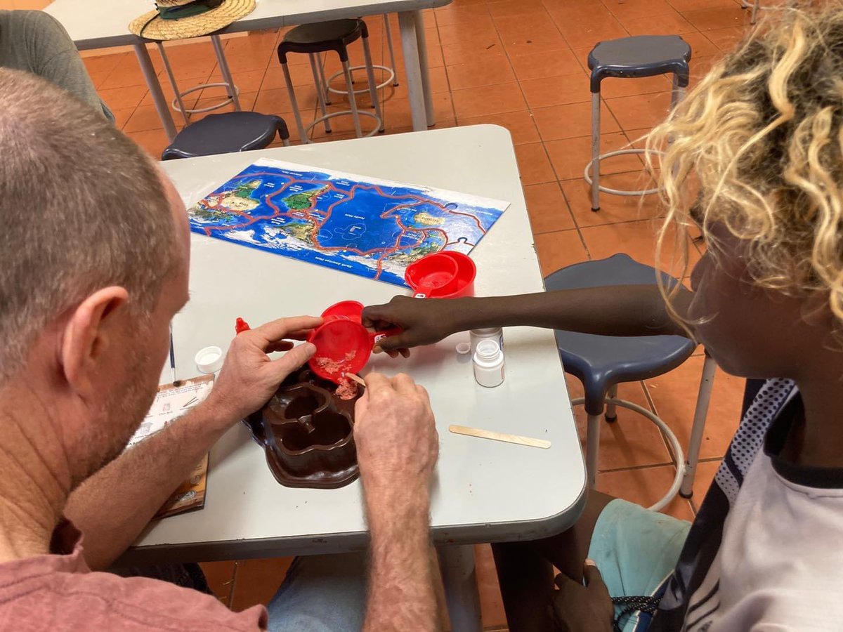 DeadlyScience's tweet photo. Kalkaringi School deadly scientists building volcanos ! 🌋  #remoteschools #kalkaringischool #gurindji #sciencefun https://t.co/uwId1zjCvD