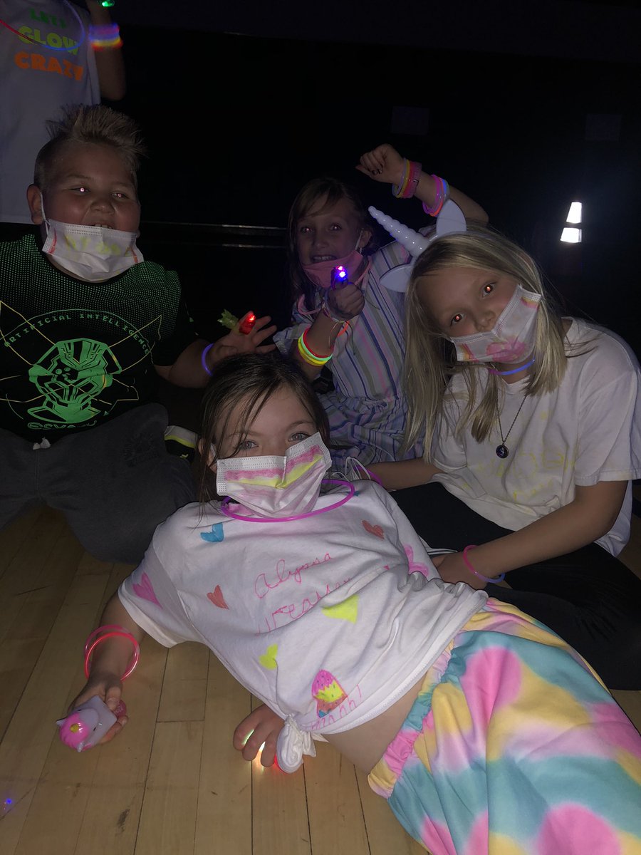 KaitlynMWalker's tweet photo. G L O W P A R T Y F U N๐๐๐งก๐ฅณ #ilovesecondgrade #PBIS #incentiveparty https://t.co/eyLGiMOJa5