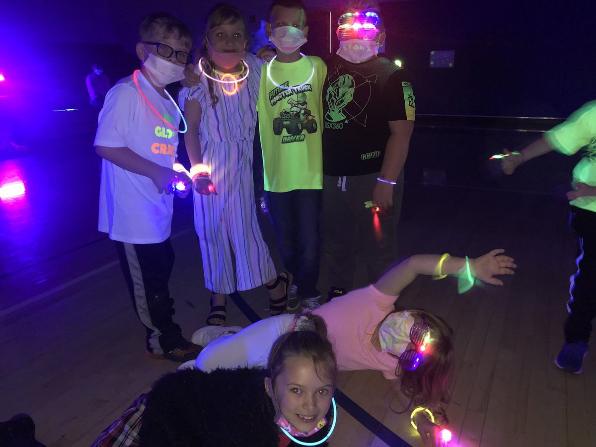 KaitlynMWalker's tweet photo. G L O W P A R T Y F U N๐๐๐งก๐ฅณ #ilovesecondgrade #PBIS #incentiveparty https://t.co/eyLGiMOJa5