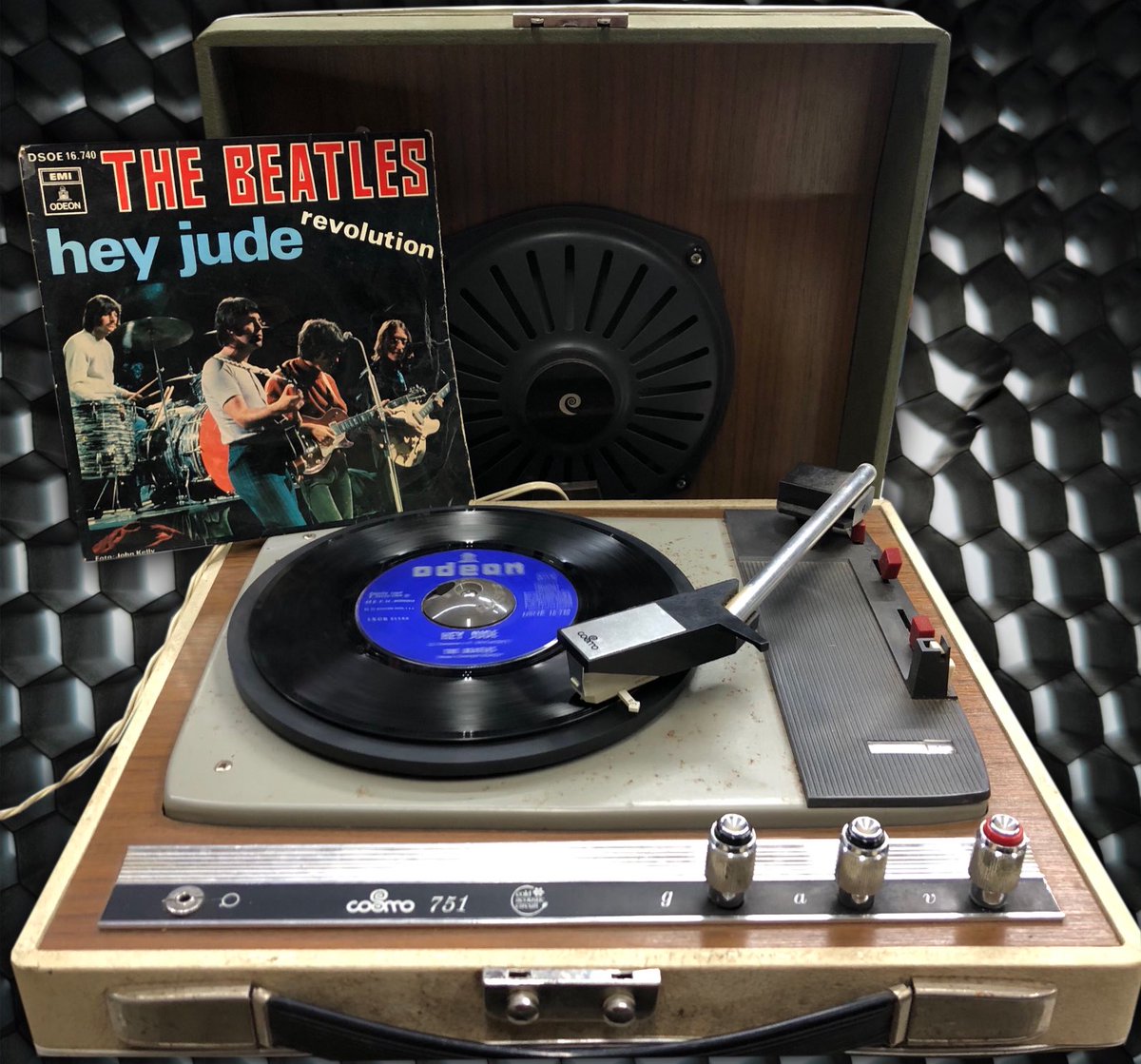 AudiovisionLL's tweet image. Reparar este Pickup y devolverlo a los guateques... ha sido un placer.