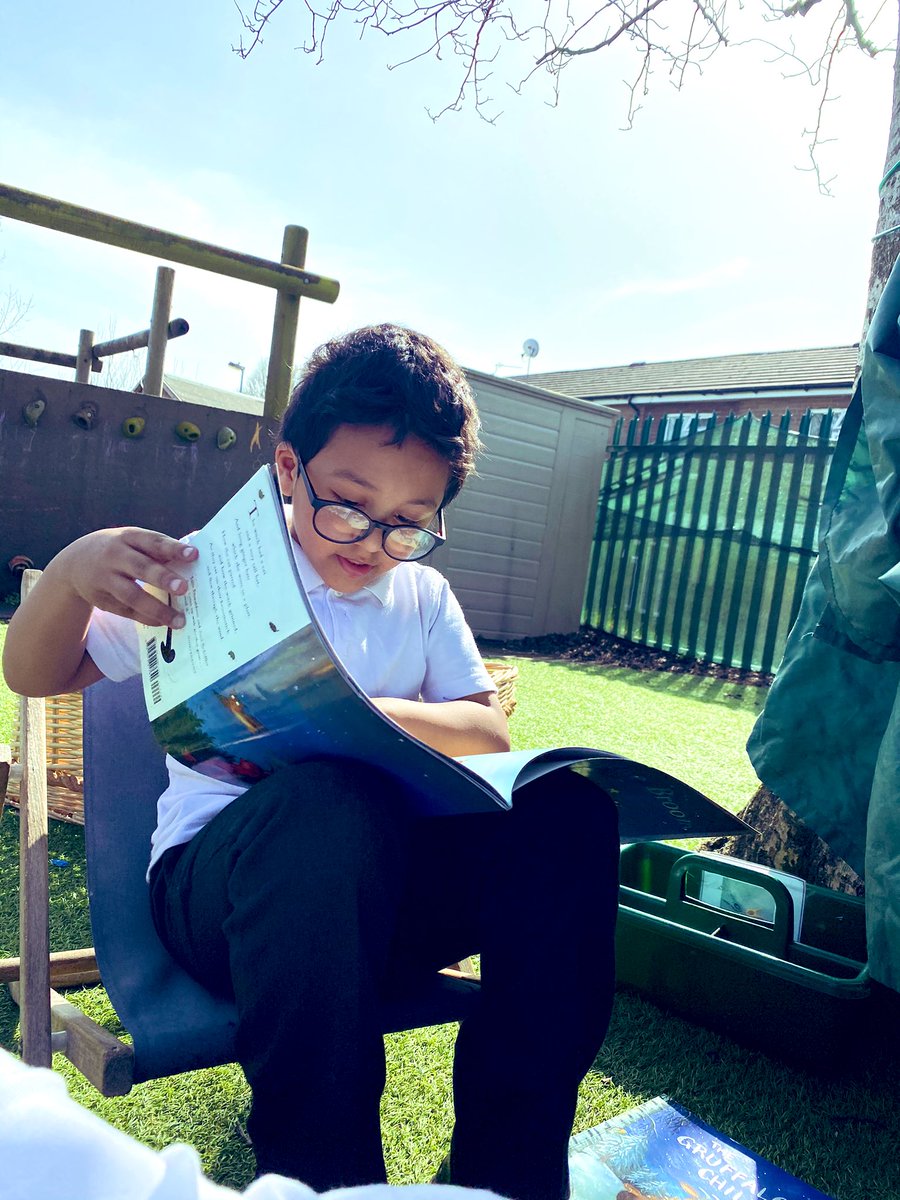 misssmythe_HT's tweet photo. We have had a gorgeous afternoon of reading in the sunshine! It was lovely to see the children share books with so much happiness. ☀️📚 #EYFS #EarlyYears #ReadAchieveSucceed #EYReading https://t.co/xZbxMtk5iv