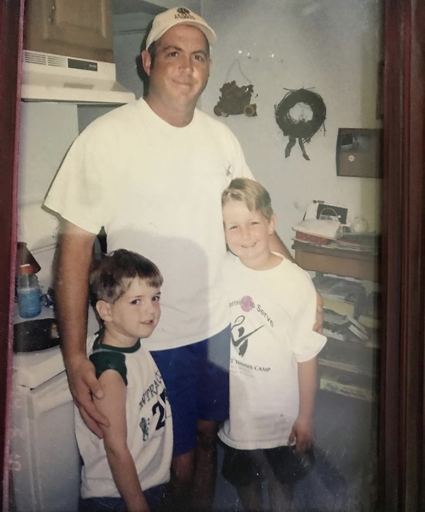BocajSwerd's tweet photo. It’s been a month but only feels like a couple days, i hope no one has to experience anymore loss this year. Make sure you tell a friend or family member they are loved , don’t take any day for granted ❤️😞 https://t.co/dsUDqjHh9Y