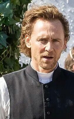 HiddlesAn's tweet image. "Love feels no burden, regards not labors, strives toward more than it attains, argues not of impossibility since it believes that it may and can do all things.” 
– Thomas a Kempis

#TomHiddleston #WilliamRansome #EssexSerpentFilming