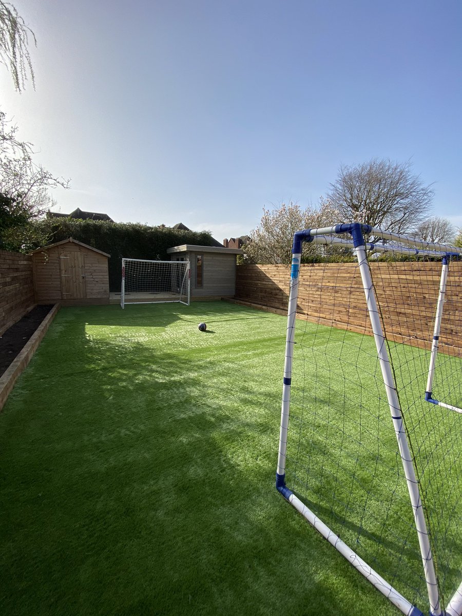 97zmn's tweet photo. Little before and after for Twitter, proud of this one. Give me a shout if you need your garden tending to…😉 https://t.co/VZgI6WOrIj