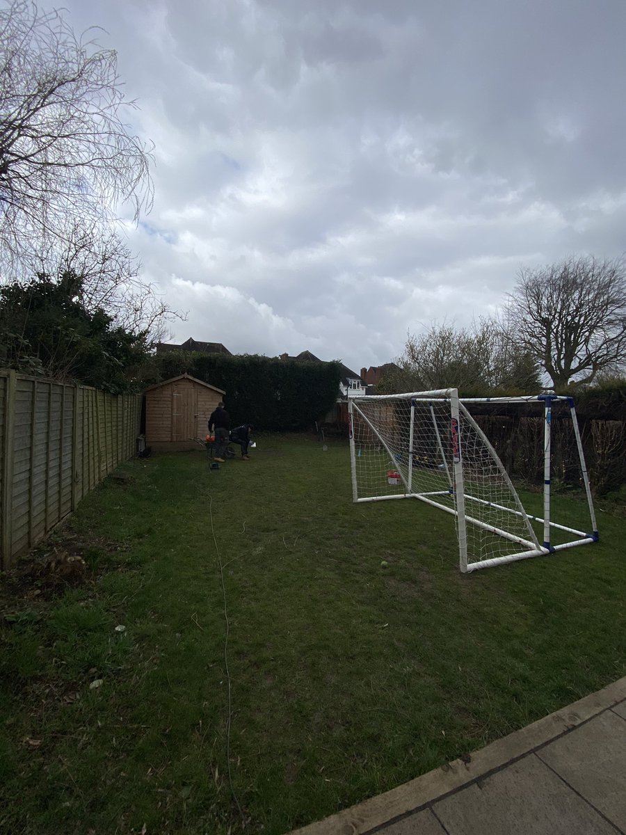 97zmn's tweet photo. Little before and after for Twitter, proud of this one. Give me a shout if you need your garden tending to…😉 https://t.co/VZgI6WOrIj