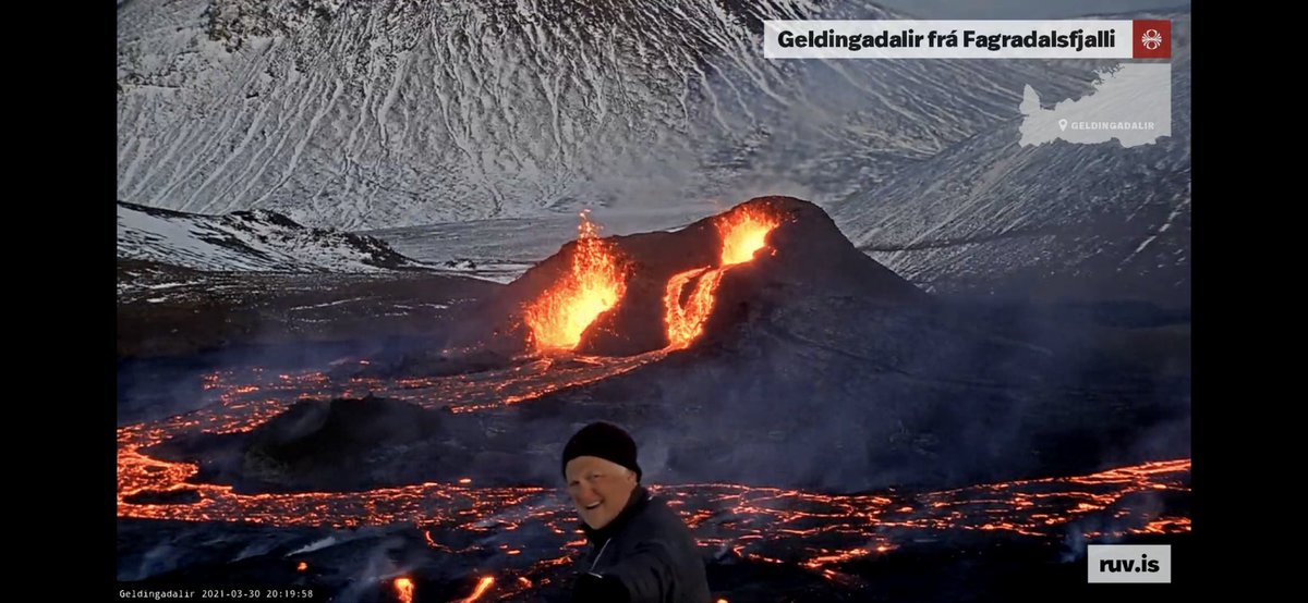 AilsaBarrow's tweet photo. - Just your standard volcano photobomb, this made me smile... #fagradalsfjall #icelandvolcano #photobomb https://t.co/REBVoPX1WV