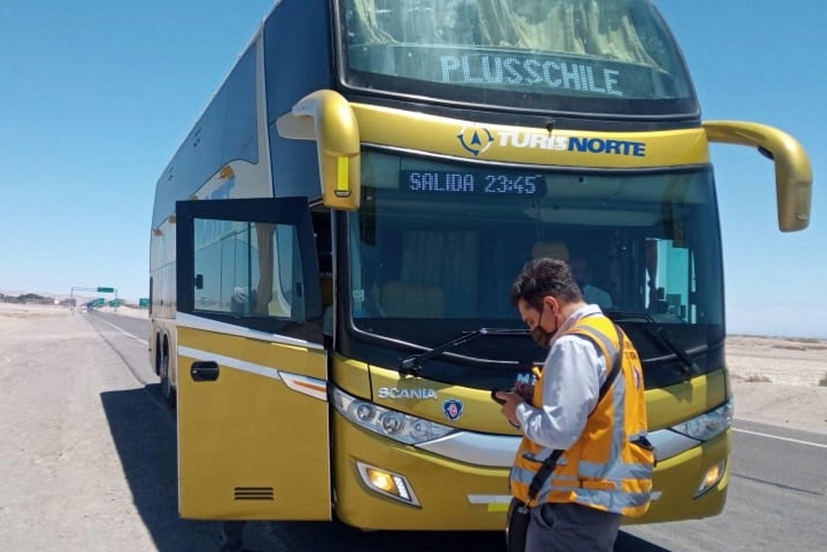 🚍 🚶🏻‍♀️🚶Recuerda que los fines de semana largos o festivos, si tu comuna se encuentra en Fase 1 o 2, solo podrás realizar viajes por los siguientes motivos:

➡️ Trabajo
➡️ T. Médico
➡️ Asistencia a funerales de familiares directos
➡️ Retorno a residencia

#CuidémonosEntreTodos