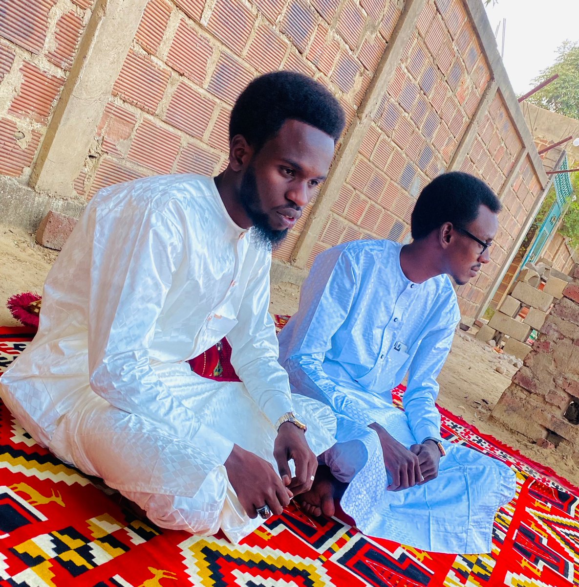 #اعجبتني هذه العبارات 
في حياتك احسب خطواتك ولا ترفع سقف توقعاتك واياك ان تتعثر.
في حياتك لا تعطي كلك لمن يعطيك بعضه، و لا تُلقي بكل ثقلك على من لا يقدر حتى على حمل نفسه.
 في حياتك كن مختلفا بأخلاقك فثباتك يذكر لك مع من تختلف.
 في حياتك احفظ مقامك ولا تثق بالكلام ثق بالمواقف.