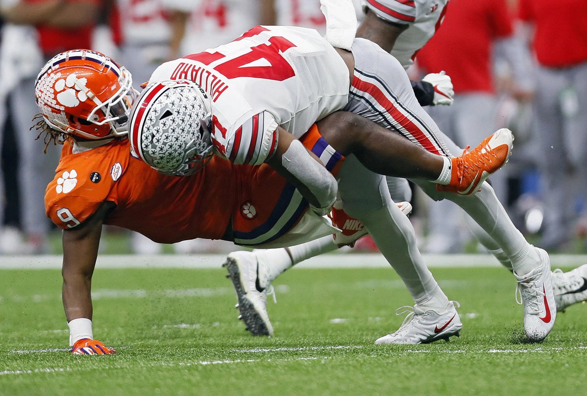 PFF_College's tweet photo. Ohio State LB Justin Hilliard last season:
🏈 Run-defense: 82.2 (6th)
🏈 Coverage: 81.0 (5th)

Only Draft-eligible LB with 80+ grades in both. https://t.co/GrzB2Zphbq
