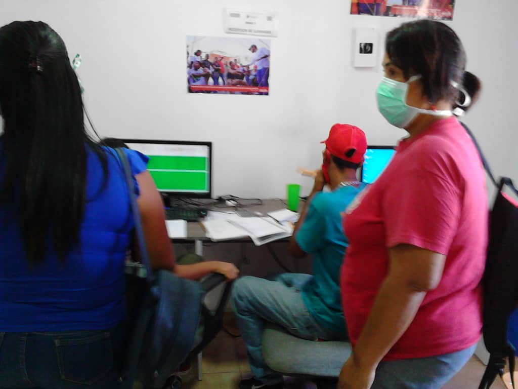 MsvPlaza's tweet photo. Atendiendo el llamado de nuestro Alc. @luiscarPSUV estructura del @MsvPlaza mantiene el fiel compromiso de velar por la salud de la población participando en la SS @Guarenas0Covid @HectoRodriguez @NicolasMaduro @SomosvMiranda @MovSomosVe @MervinMaldonad0 #PrevenirEsVencer #30Mar https://t.co/KyvM9t3ZHq