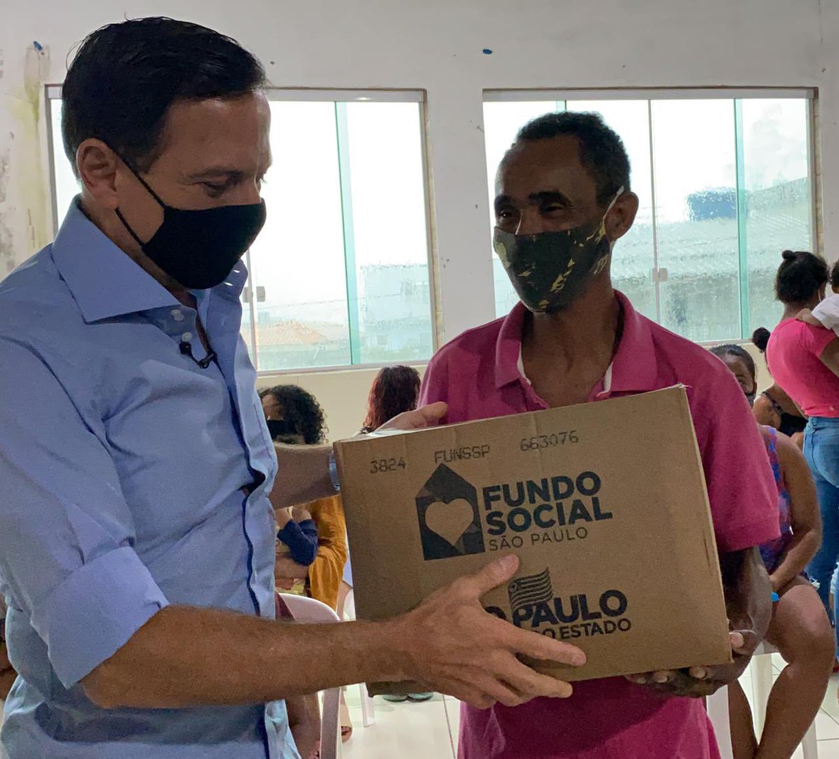 jdoriajr's tweet photo. No Jardim Iporã, extremo da zona sul da Capital, vim ver de perto a dura realidade que algumas famílias carentes estão vivendo com a pandemia. Estamos entregando cerca de dez mil cestas do Alimento Solidário apenas nesta região. https://t.co/gBWytHngmT
