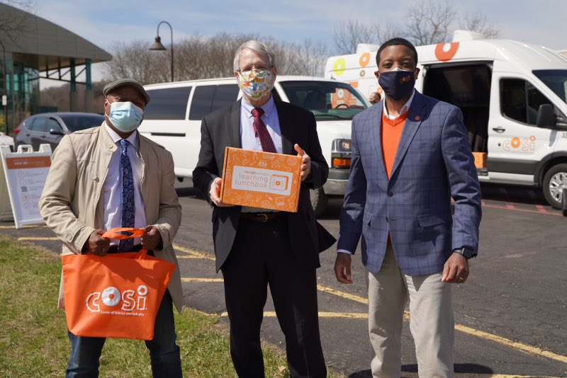 COSI's tweet photo. We had an incredible afternoon distributing #LearningLunchboxes to the community at @OhioStateNewark today! Thank you to @OHEducation and @OHEducationSupt for joining us! #IMLSmedals https://t.co/gHEajDoILq
