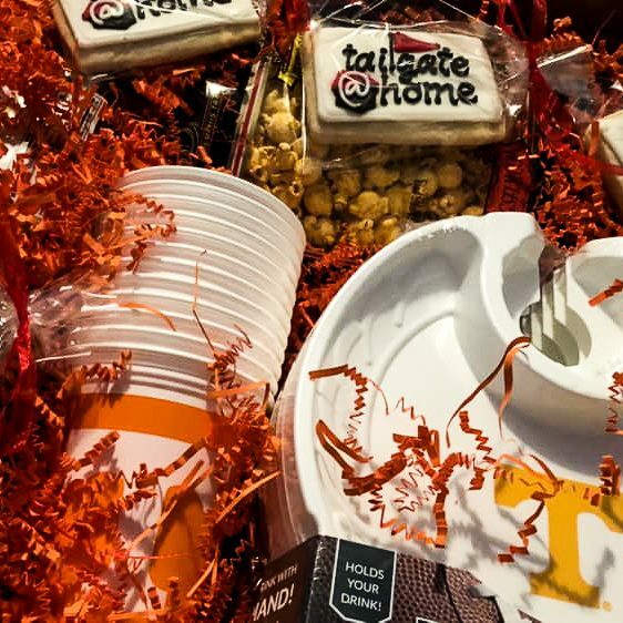TailGateAtHome's tweet image. Our brand partners are 🔥🔥🔥! Give them a follow: 

Galler Foods Inc. 
Grate Chef 
Mingle Easy 
The Painted Cookie
Polk's Meat Products 
Tom's Tiny Kitchen 
Sugar Avenue Bakery 

There's more to come, too!!! 

#tgathome #memphisfood #tailgateprep #partyprep #foodhacks