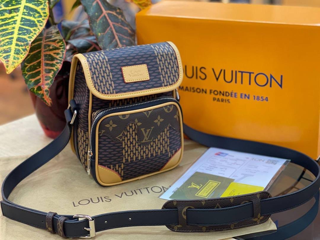 Black Ayat on X: 🥵louis Vuitton side bags Price: 19k each Please retweet  my customers might be on your TL 🙏🙏🙏🙏  / X