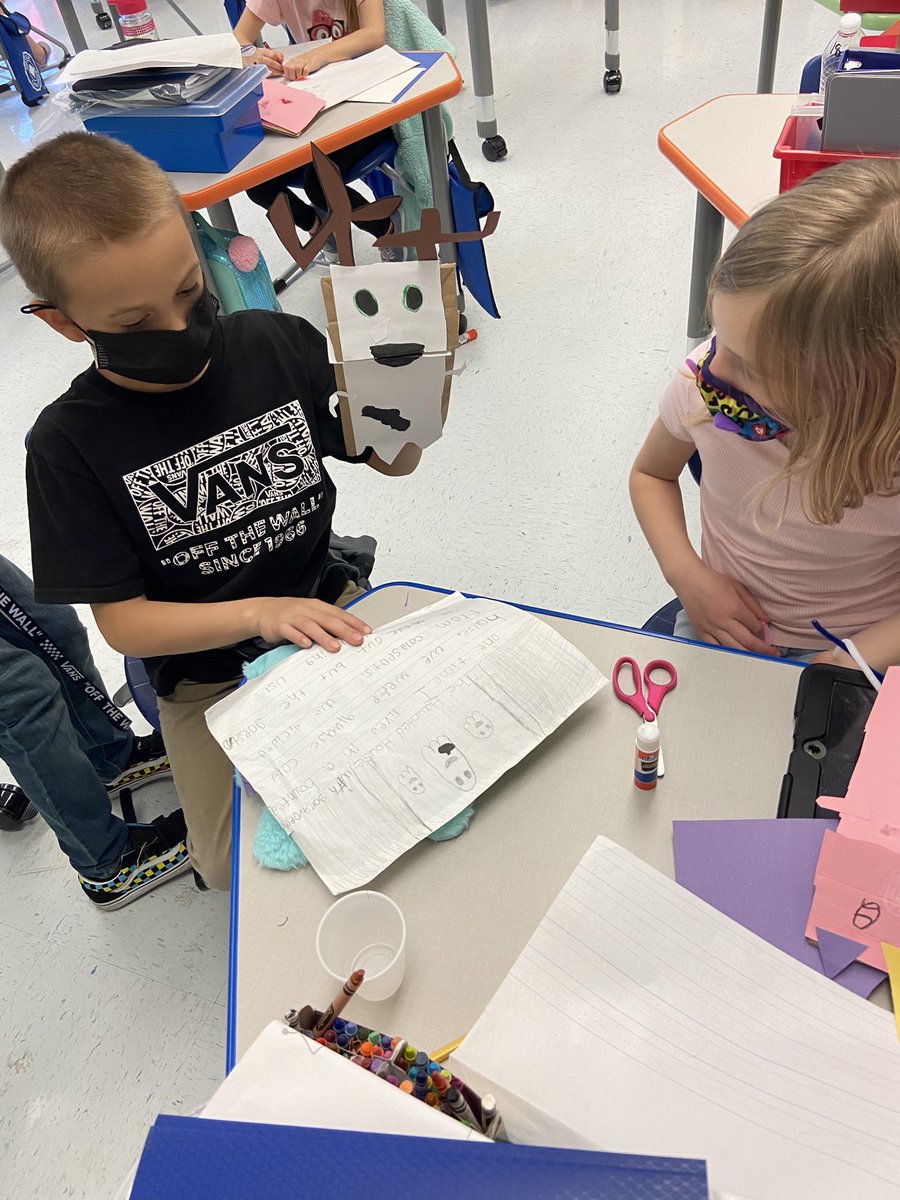 nstreet_teaches's tweet photo. Wrapping up our Animal Fantasy stories with some puppet practice! #isleWRITE #isleREAD #5starwriters https://t.co/KCwFkEXXLY
