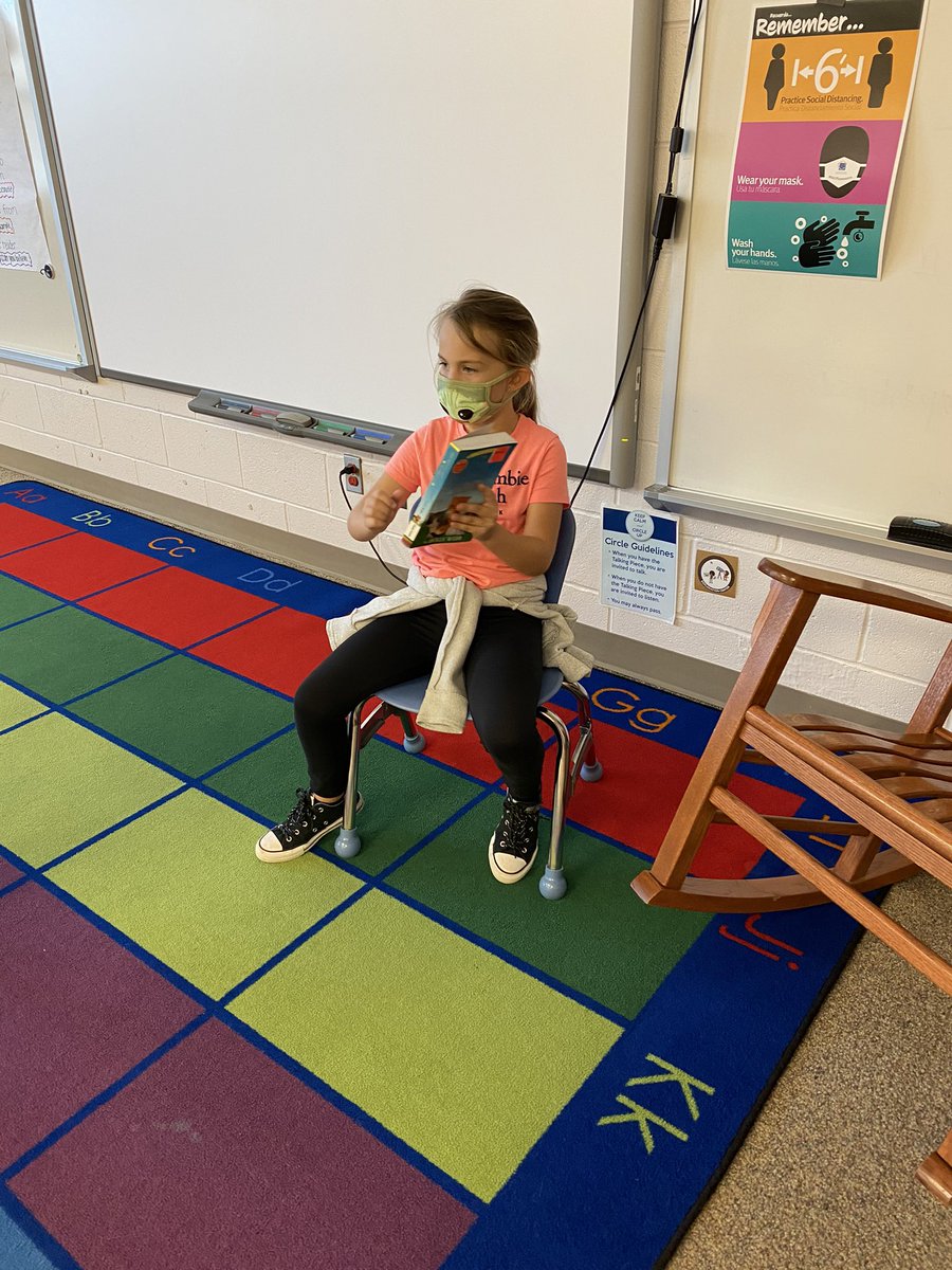 PHESreading's tweet image. Our 2nd graders love being the teacher during Literacy Engage! #PHESpride @AacpSeril