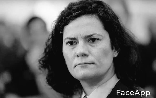 ricardoboris's tweet photo. Edith Piá e sua foto no dia em que cantou Ne me quite Quã...

#Moro #edithpia #conje https://t.co/0Js3CJNRJ2