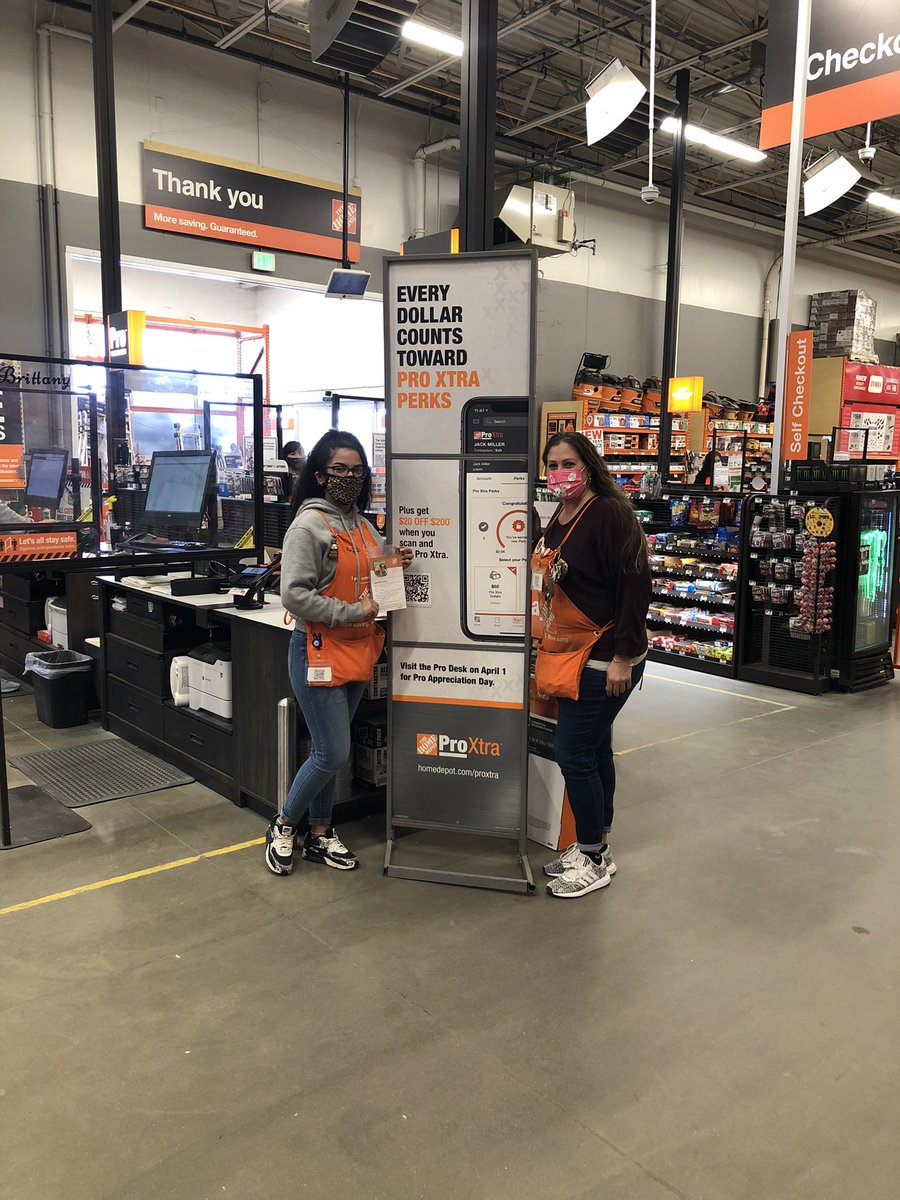 What better way to get ready for Pro Appreciation Day......  getting your first Pro extra sign up!  So proud of Dalianna our new cashier!! First pro extra=first homer!!@TraceyWentz0974 <a href="/tperez1120/">Teofilo Perez</a> <a href="/wilkie_cindy/">Cindy Wilkie</a>