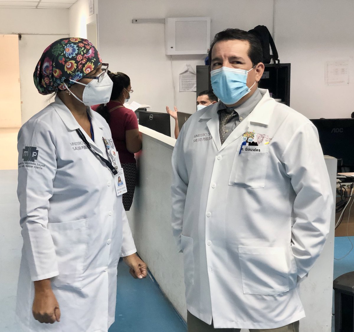 HGuayaquil's tweet photo. #HOY | @PabloGonzalezEc, Gerente Hospitalario, recorre la Emergencia @HGuayaquil junto a su equipo jerárquico asistencial, con el objetivo de verificar el flujo de atención y constatar planes médicos que garanticen la salud y seguridad de los pacientes. #ActivadosPorLaSalud https://t.co/5iDXNGjhhG