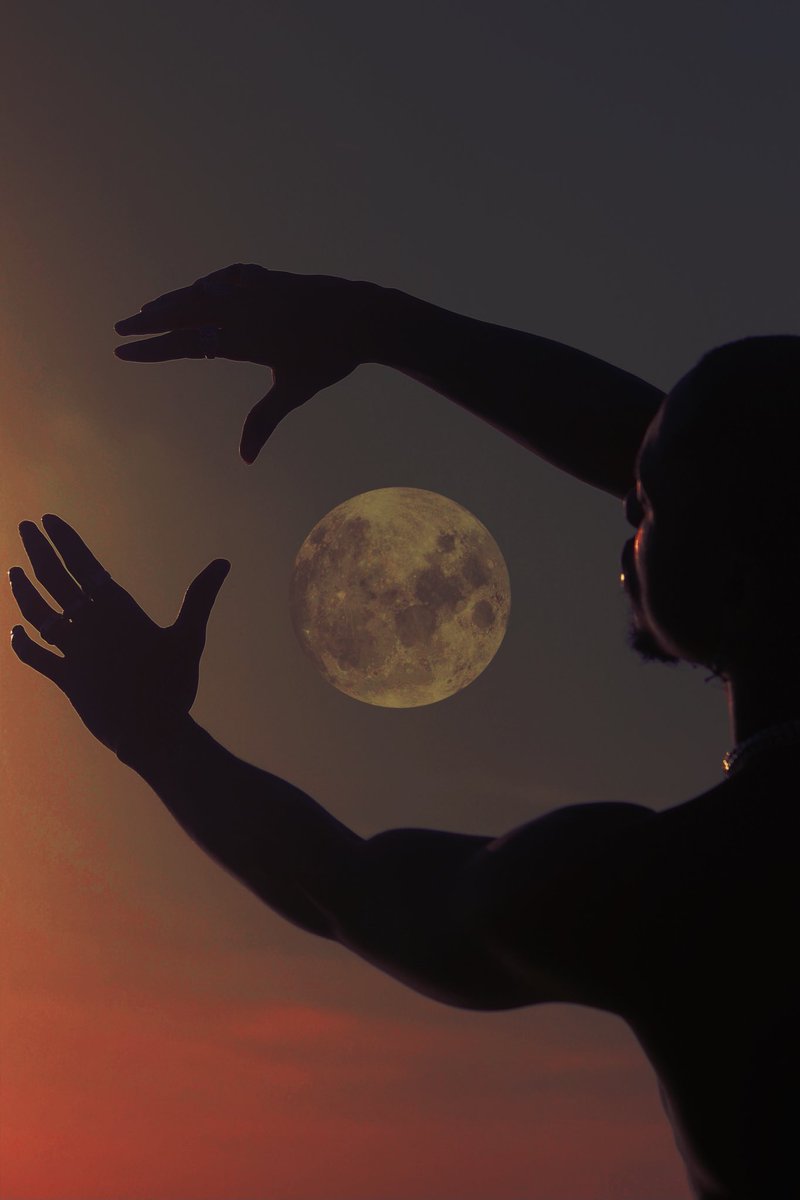 Jayflvcko__'s tweet photo. The Moon and the sun shines the same https://t.co/8cVCF9AHVh