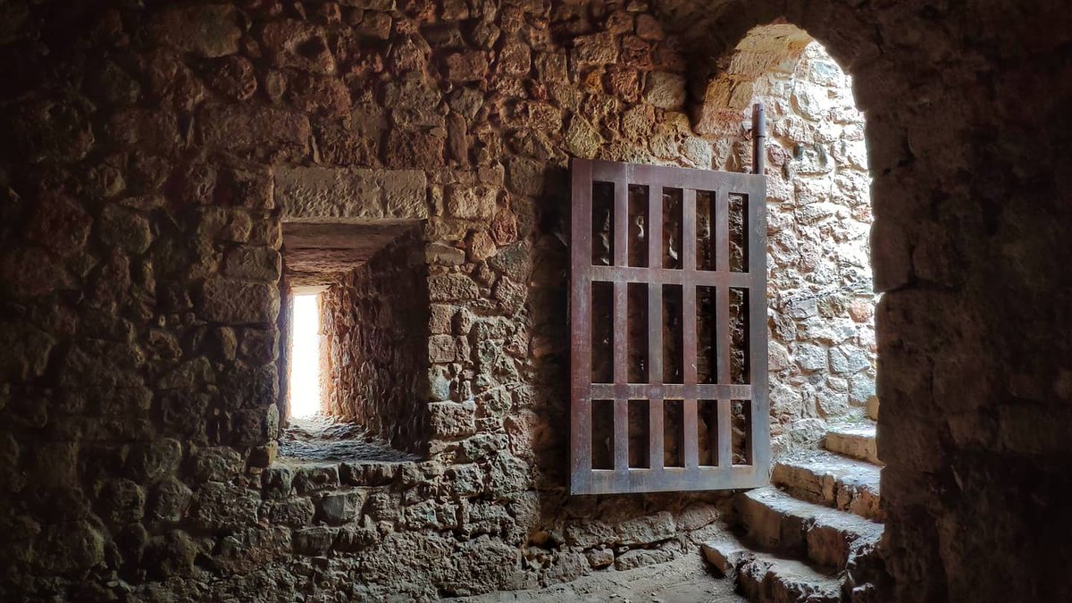 pd_diaz's tweet photo. "La Cárcava Fortificada" 🏞️🏯🪨
·
·
#CastillodelosRojas, #castillo sobre el #diapiro de #PozadelaSal ~ #ElCastellar.
#LaBureba, #Burgos.
·
[#domodesal, #diapirosalino en la #Bureba / #RaícesdeCastilla / #Burgosenelmundo, @BurgosTur / #CyL, @cylesvida]. https://t.co/ab3EeYpKUf