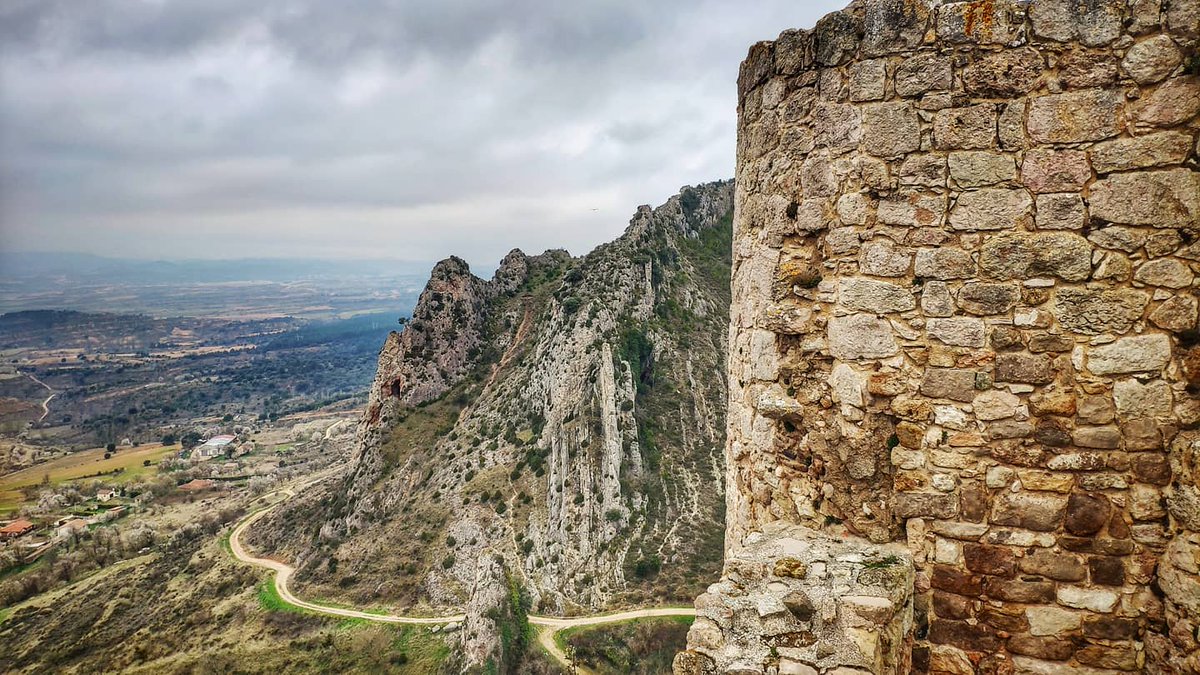 pd_diaz's tweet photo. "La Cárcava Fortificada" 🏞️🏯🪨
·
·
#CastillodelosRojas, #castillo sobre el #diapiro de #PozadelaSal ~ #ElCastellar.
#LaBureba, #Burgos.
·
[#domodesal, #diapirosalino en la #Bureba / #RaícesdeCastilla / #Burgosenelmundo, @BurgosTur / #CyL, @cylesvida]. https://t.co/ab3EeYpKUf
