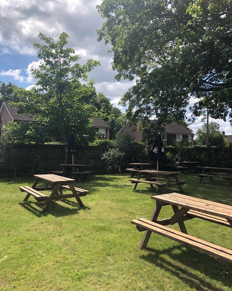 Hoping this weather continues for the reopening of The College Arms on Friday 16th April! Make sure to book ASAP to avoid disappointment 😊