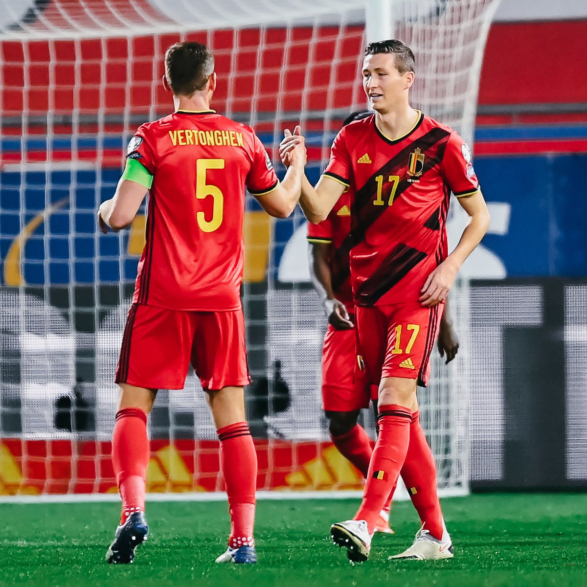Blauwzwartfans is de club brugge fansite die functioneert als verzamelplaats voor club brugge nieuws. Hans Vanaken Rode Duivels : Hans Vanaken Vanakenhans Twitter