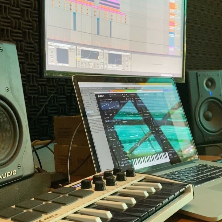 MarceloDemarco's tweet photo. It feels so good when the track is finished and you are happy with the mix!!! More Techno coming soon, Stay tuned for my new release!!!
.
.
.
.
#techno #djlife #music #technostudio #technolife #acidtechno #producer #darktechno #newrelease https://t.co/06JEk8xLLz https://t.co/bqypM2IpYQ