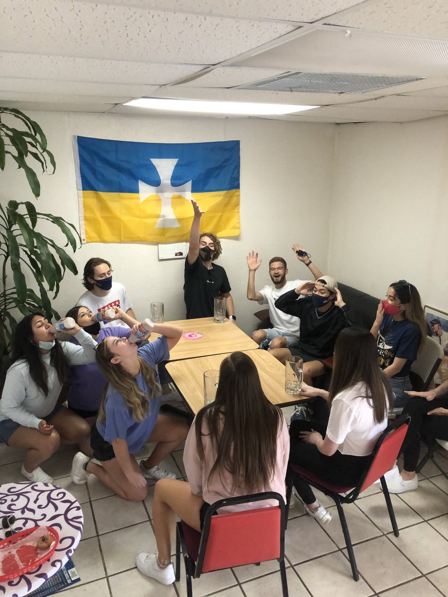 Making Kim’s the official Sig~APHI hangout spot one snappa game at a time 💛💙🤍 #SigDerbyDaysSigsPhinest @SigmaChiTAMUC <a href="/AlphaPhi1872/">TAMUC Alpha Phi</a>