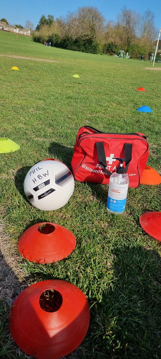 jeffers1981's tweet photo. Football is back π₯³ #GrassRoots #BeAWanderer β½οΈ https://t.co/Kq1j4jYeqq