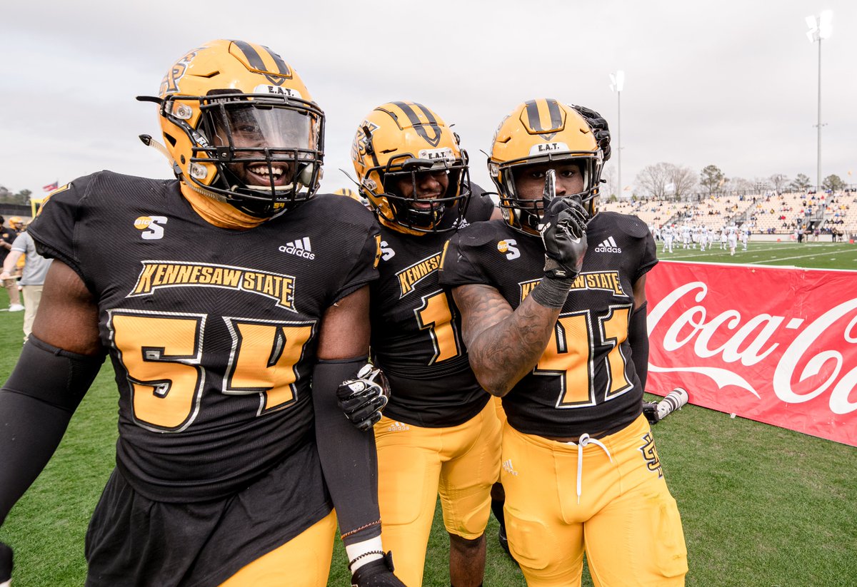 kennesawstfb's tweet photo. Weekend plans:

🟡 Defend the 🏦

#GoldStandard https://t.co/ooAnzVdZtQ