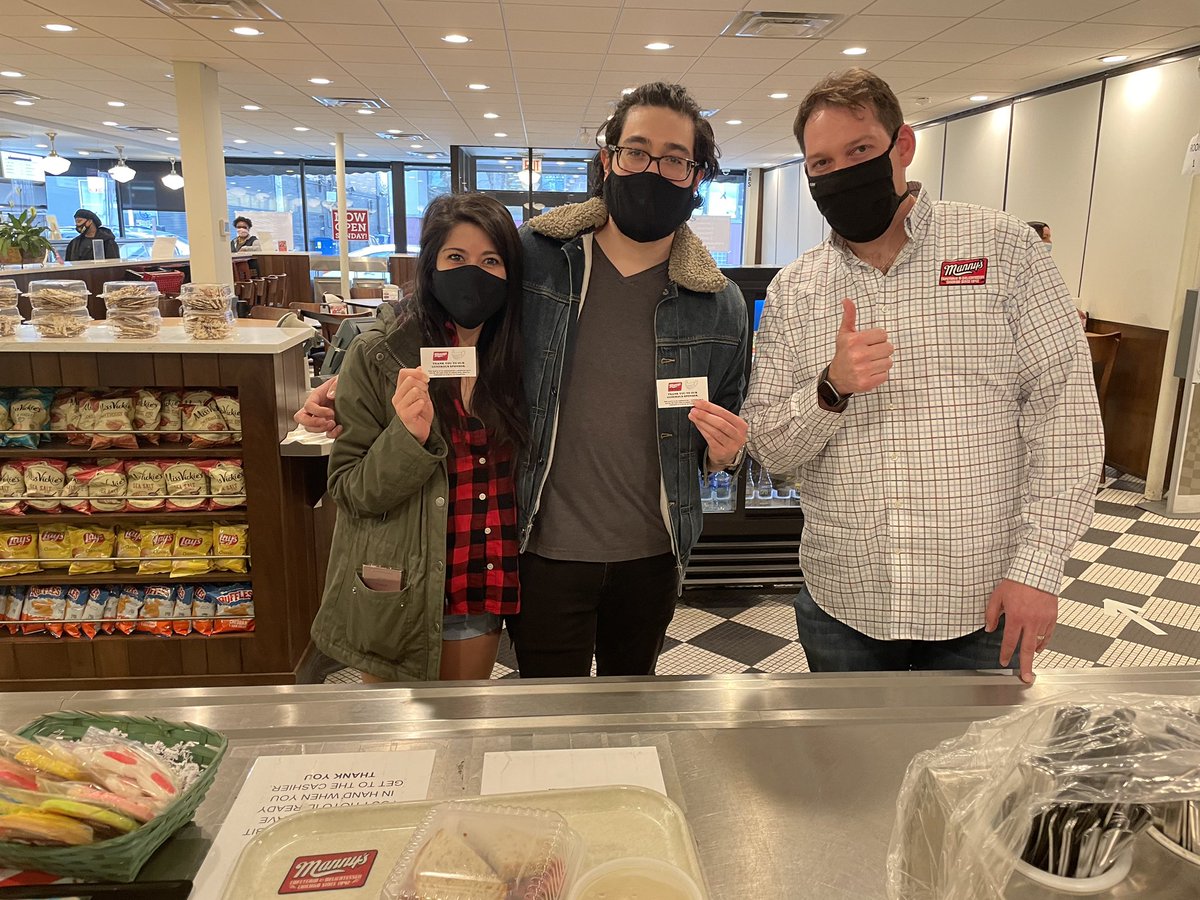 Well folks, it’s over. These two are the lucky recipients of sandwich 999 and 1000. Thank you again to everyone who came! #mannysmaskchallenge
