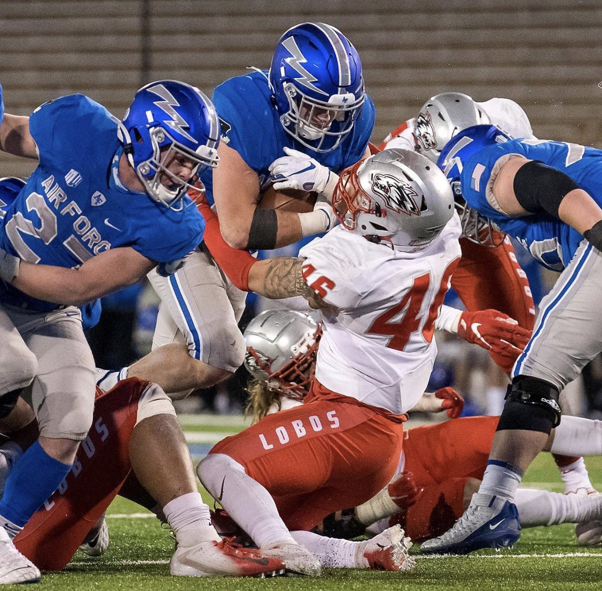 troycollard5's tweet photo. I am extremely excited to announce that I have received an offer from The United States Air Force Academy! #LetsFly @CoachCCox @CowsetteCoach @CoachAlexMeans @CoachTCalhoun @AF_Football @coachoswalt @CVHS_Football  @SportsByBLinder https://t.co/yYqdg2b1Lp